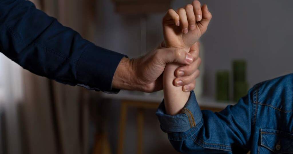 В Гродно отец избил сына-подростка за плохое поведение