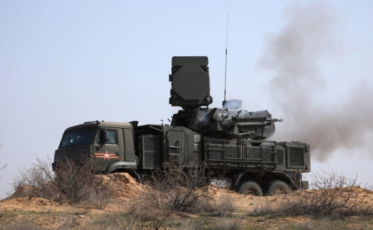    За ночь над Россией сбили 111 беспилотников. В Подмосковье атакован жилой дом — есть пострадавшие, в том числе, ребёнок