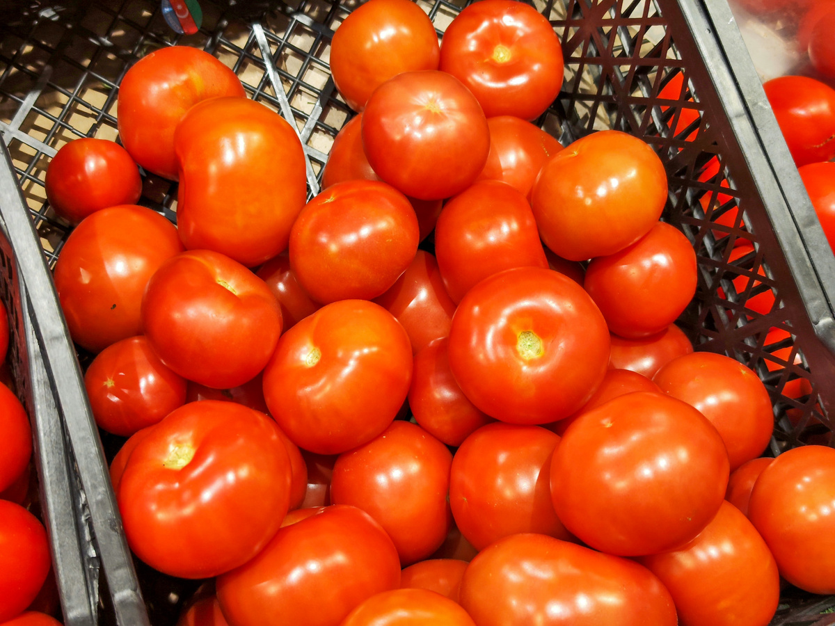 В тройке лидеров по дороговизне оказались помидоры, яйца куриные и огурцы.  Фото: Ксения Кобалия