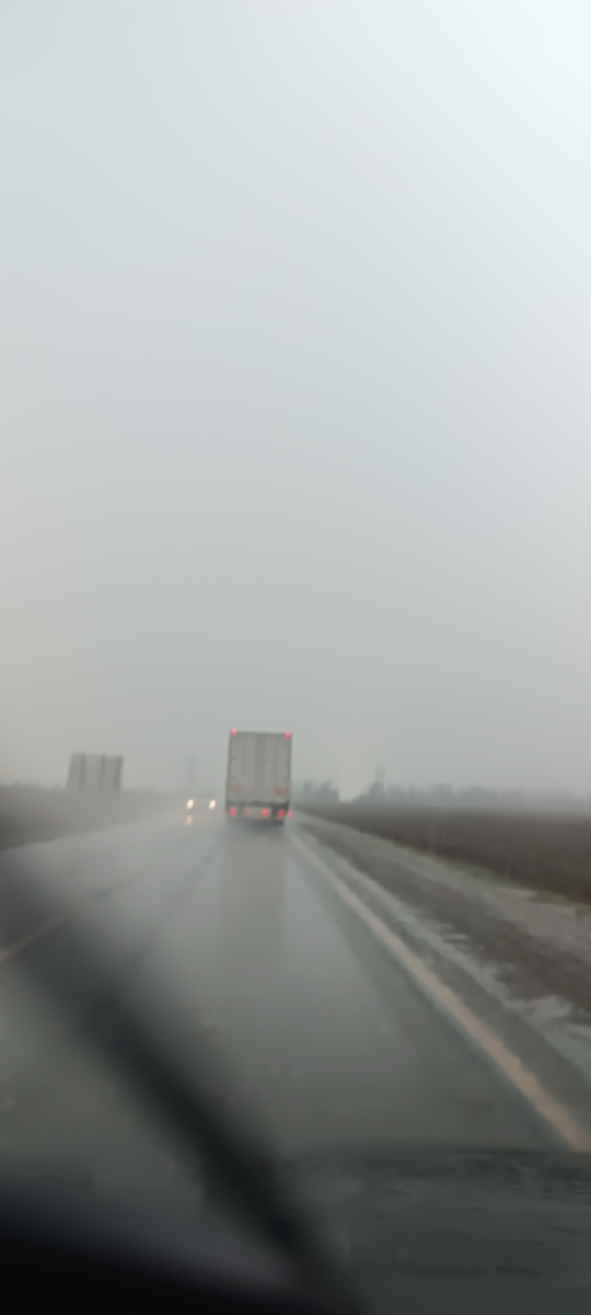 Кривая фотка из машины. 