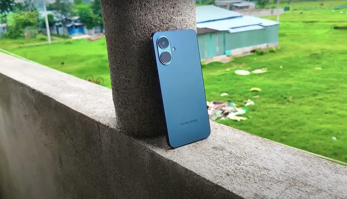    TECNO Spark GO 2 выглядит неожиданно стильно для аппарата ультрабюджетного сегмента. Фото: techsputit.com