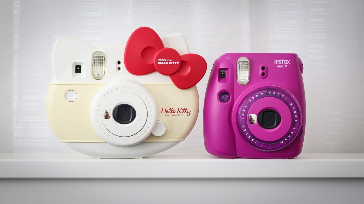    Розовый Instax в классическом дизайне и версия Hello Kitty. Ну что за прелесть / digitalcameraworld.com
