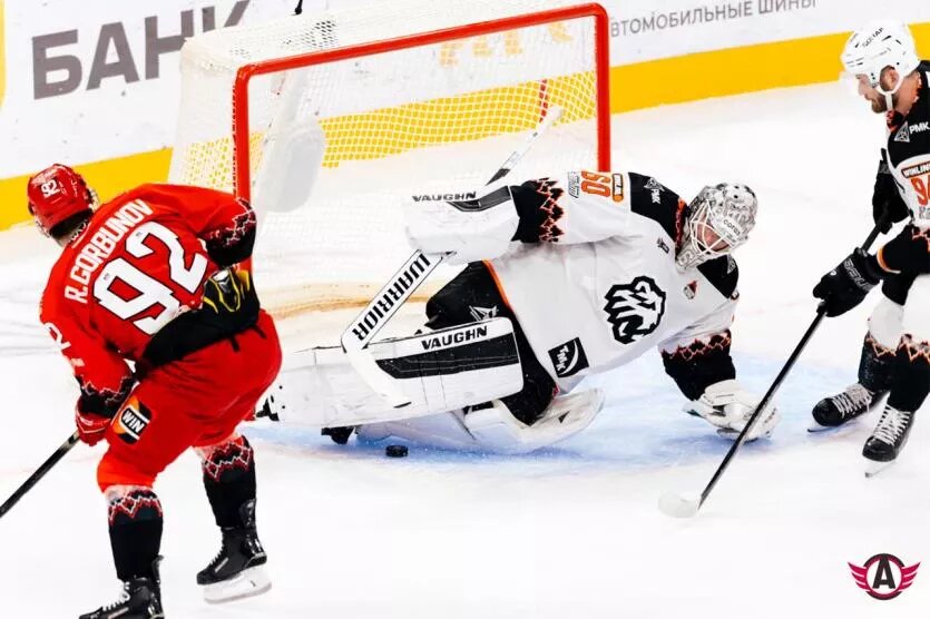 Фото: ХК «Автомобилист» и ХК «Трактор»