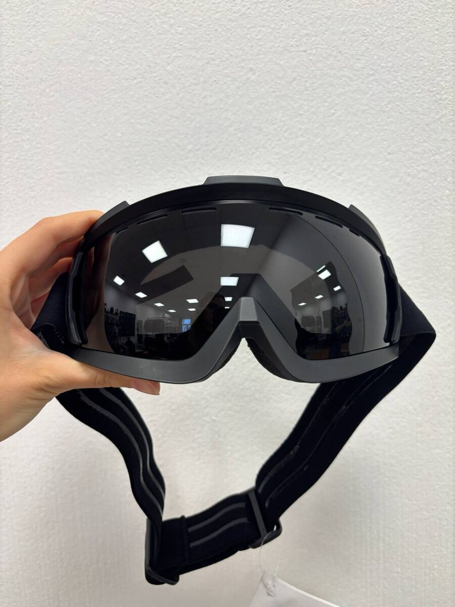 Маска с тёмной линзой Ruroc RG1-DX.