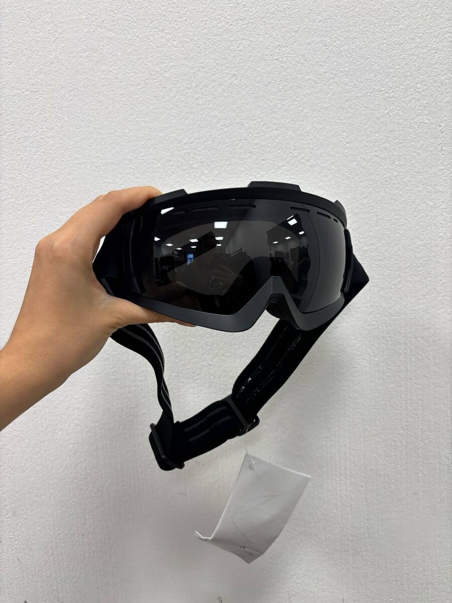 Маска с тёмной линзой Ruroc RG1-DX.