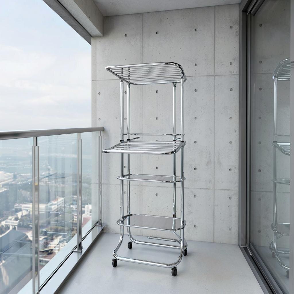 Балкон в стиле хай-тек с панорамным остеклением. У стены стоит мобильная напольная сушилка-стойка хромированного цвета, своим блеском и геометричной формой перекликающаяся с футуристичными элементами интерьера. 🔩