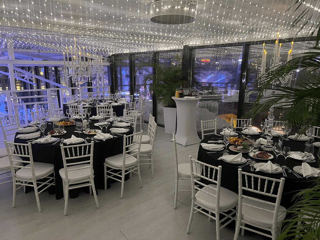 Наша команда готова организовать для Вас корпоратив "под ключ" на нашей банкетной площадке