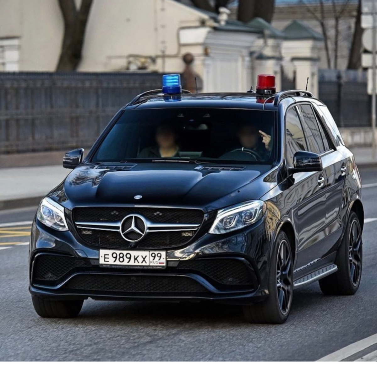 «приветственный знак» от  водителя «Мерина»