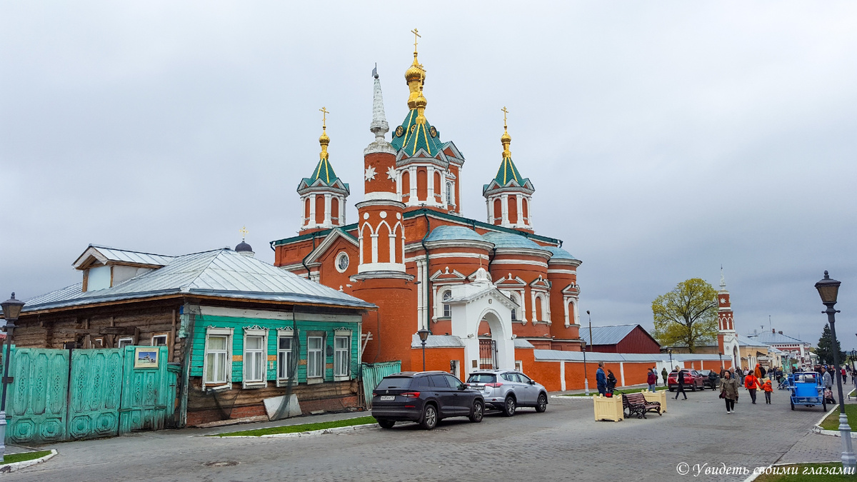 Крестовоздвиженский собор Успенского Брусенского женского монастыря в Коломне