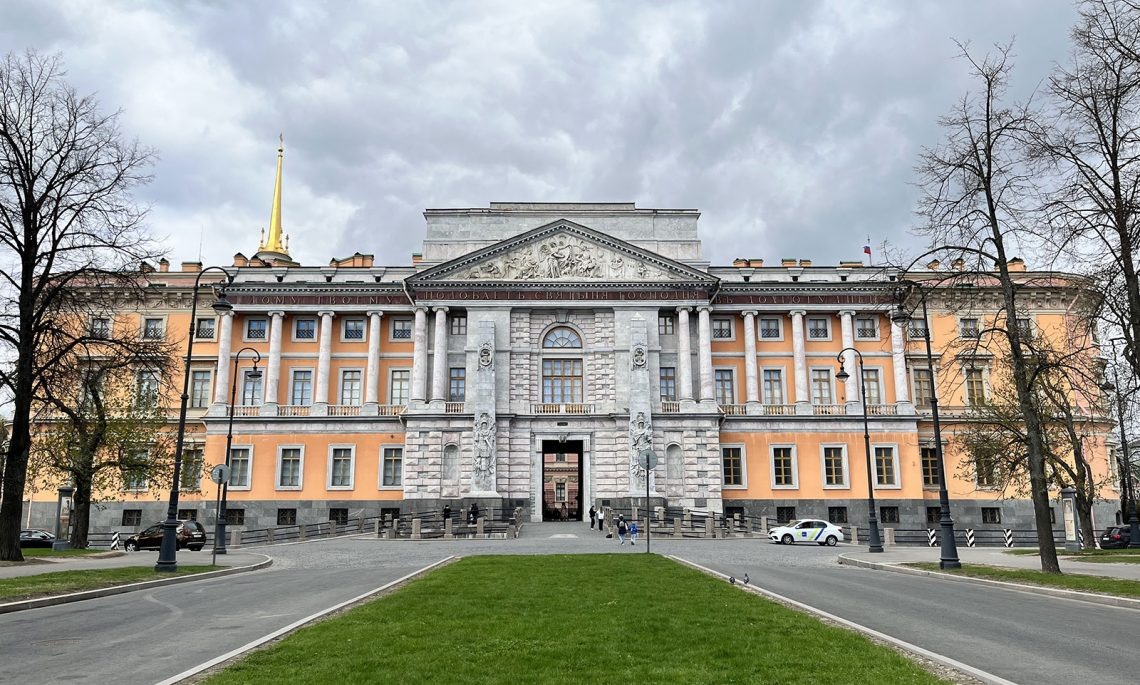 Источник: https://www.spbmuzei.ru/mihaylovck_zamok.htm