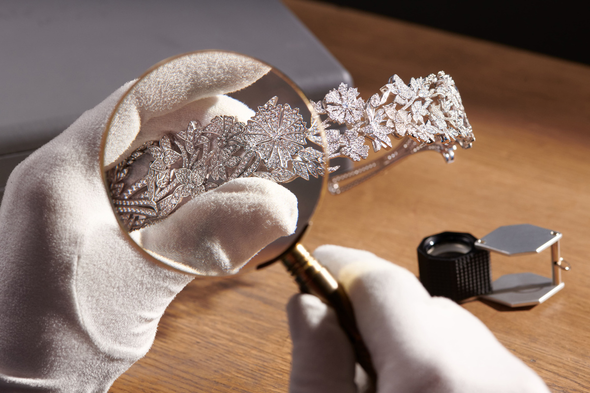 Как ухаживать за украшениями дома