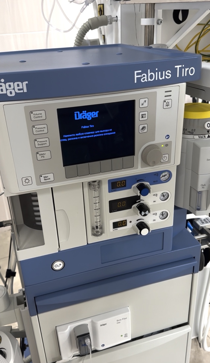 Наркозный аппарат в одной из операционных