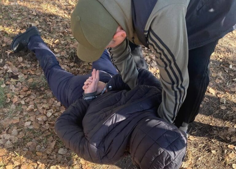    В Новосибирске задержали курьера мошенников, укравшего у оренбуржца 3 млн рублей Оренбуржье