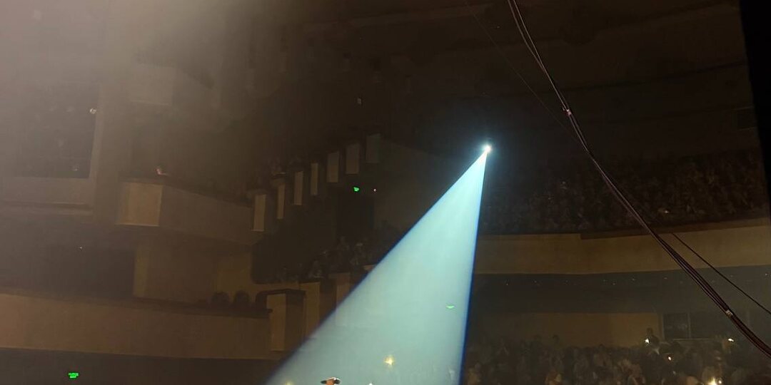 А совсем скоро я отправлюсь в концертный тур, чтобы блистать на сцене😁 И, конечно, дарить вам хорошее настроение