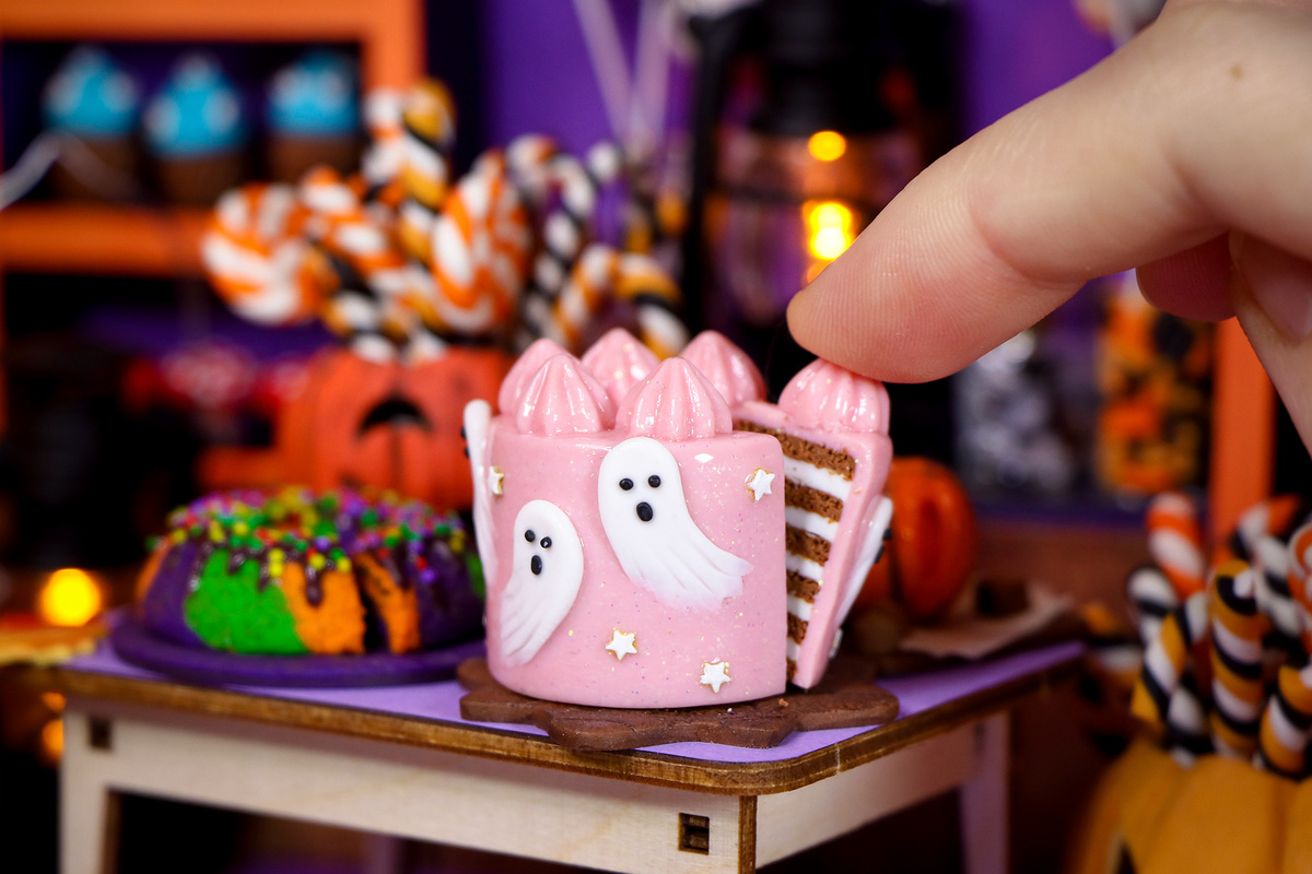 Создаём торт из полимерной глины с милыми привидениями 