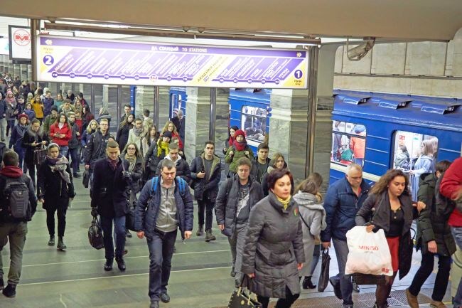 В случае остановки движения поездов и угрозы переполнения платформы может быть ограничен допуск пассажиров на станцию