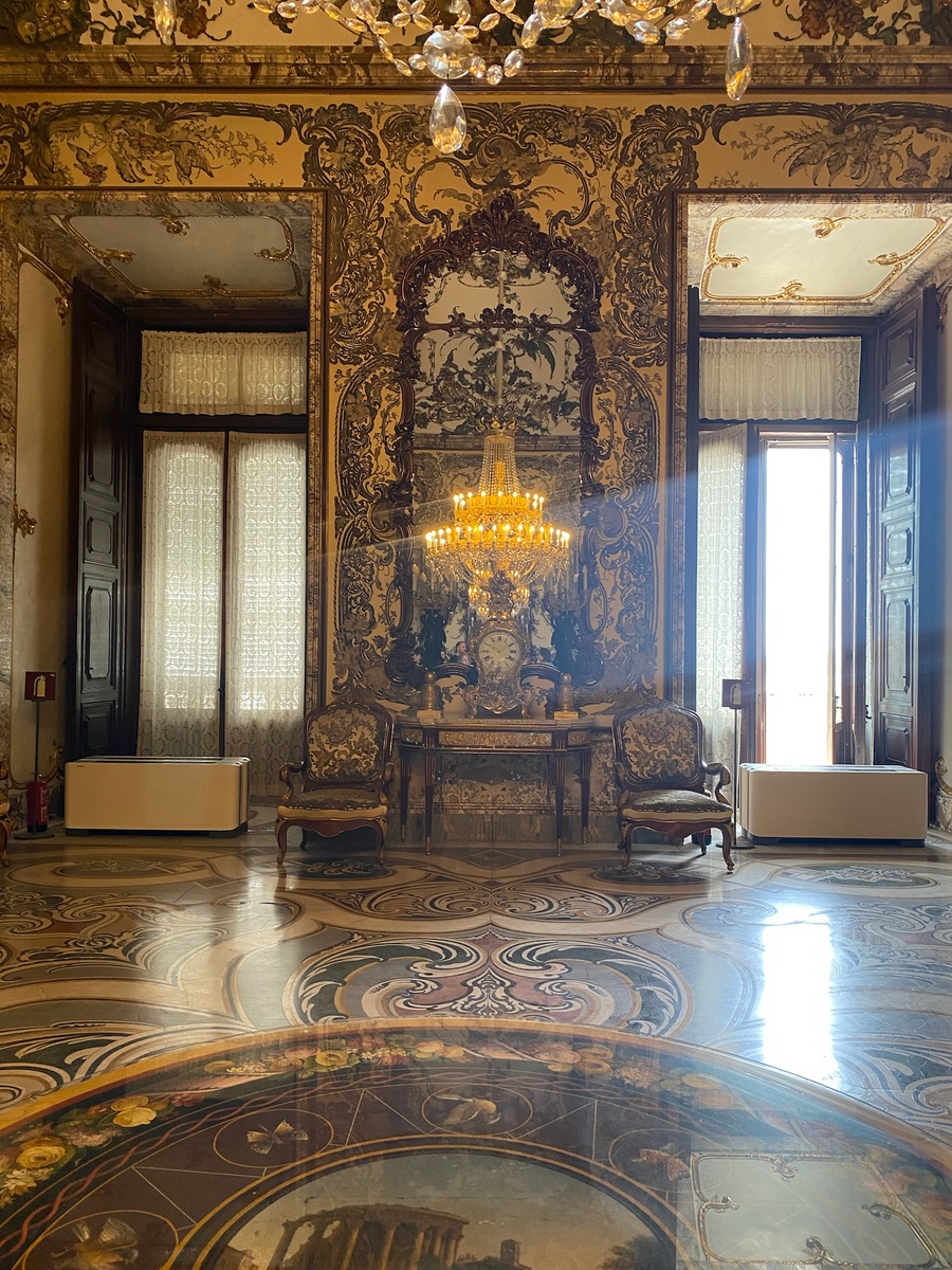 Зал Гаспарини.  (Cámara de Gasparini)