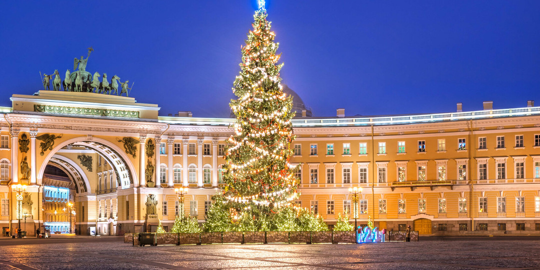 Почему стоит посетить Петербург на Новый год