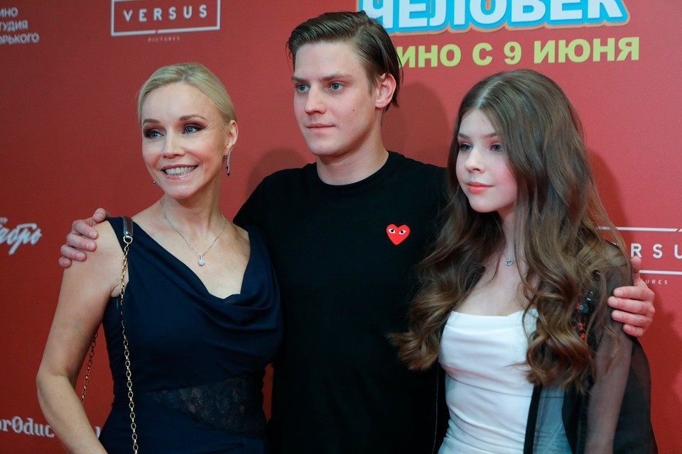 Марина Зудина подарила Табакову двоих детей - Павла и Машу. 