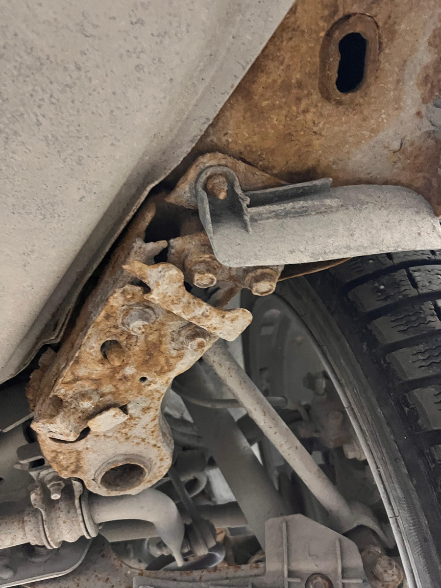 Кронштейн крепления задней балки INFINITI FX сгнил фото №1