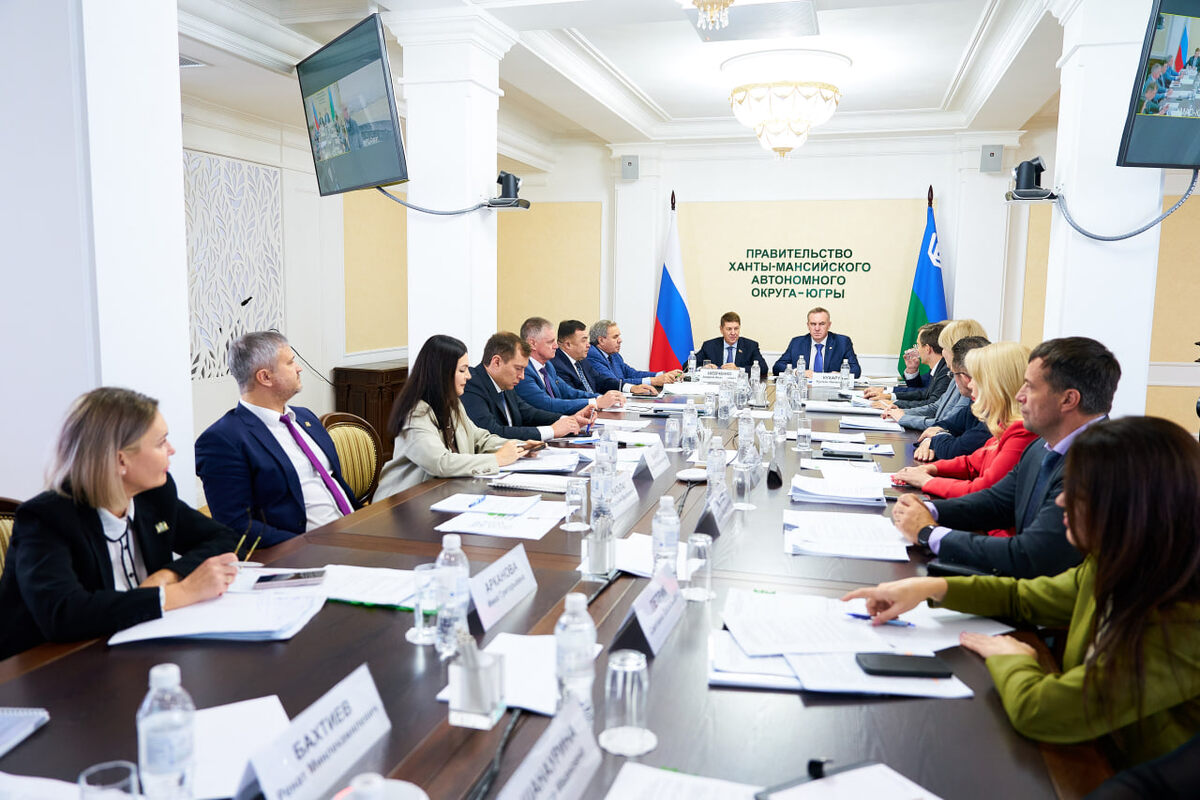 Представители Совфеда в Югре осмотрели стратегические объекты.  Фото: предоставлено правительством Югры