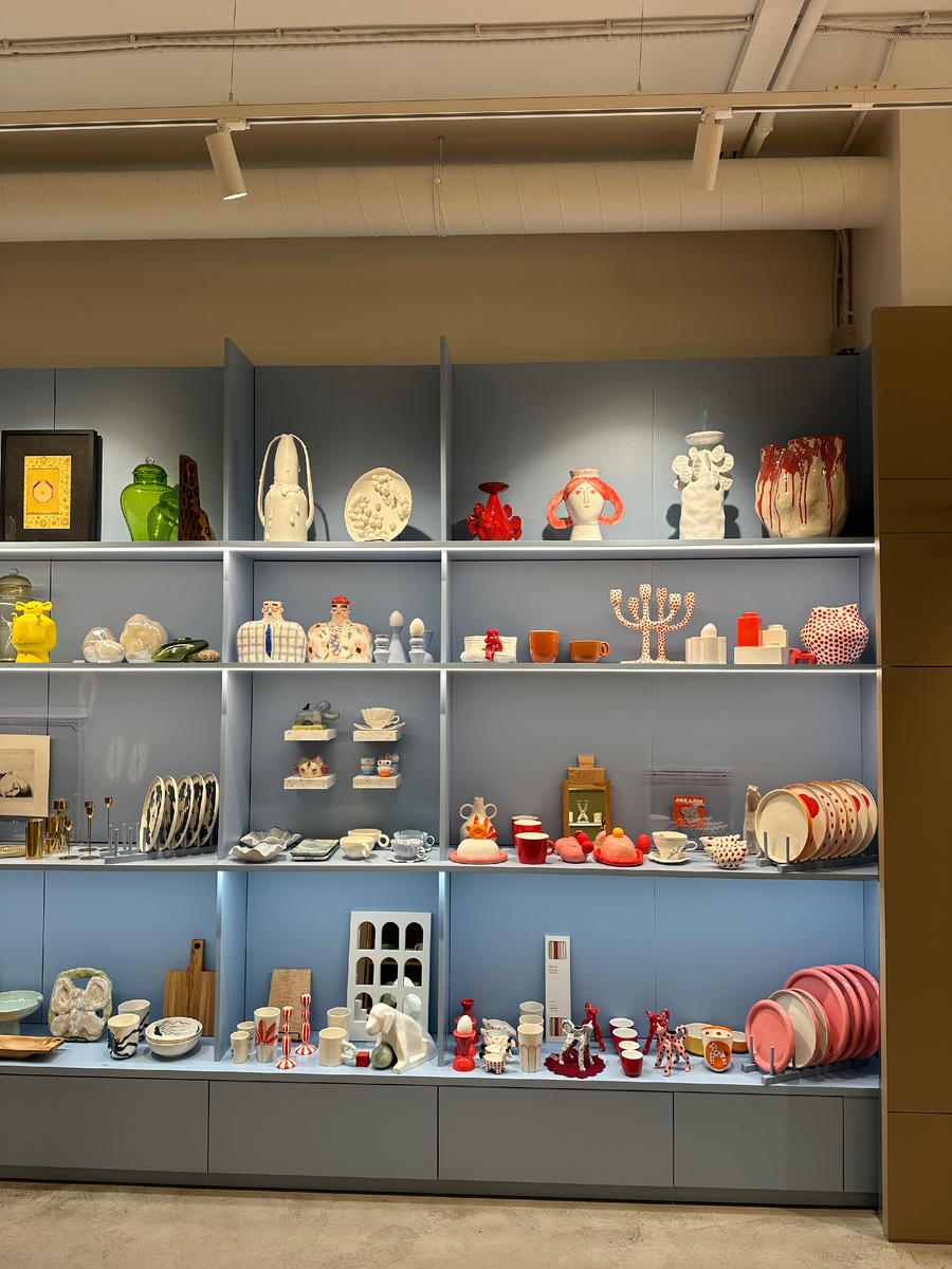 С самого начала глаза разбегются от количества красивых предметов и хочется приобрести все.