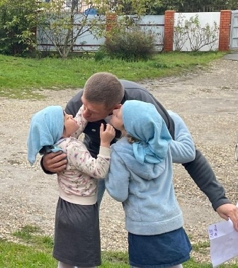 Нарисовали, подарили, поцеловали))