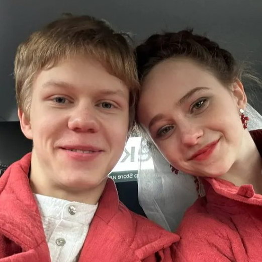     Тимофей Кочнев и Таисья Калинина устроили свадьбу в старорусском стиле