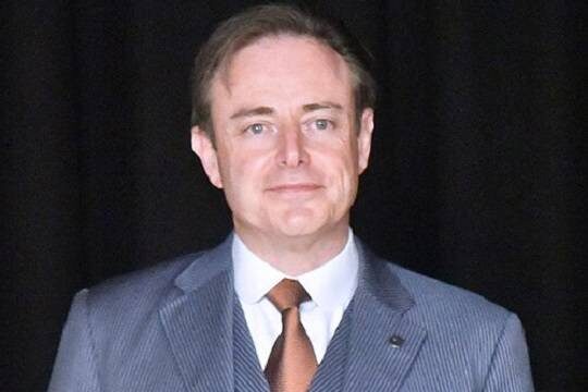    Премьер Бельгии де Вевер ответил на критику из-за отказа отдавать активы России Киеву