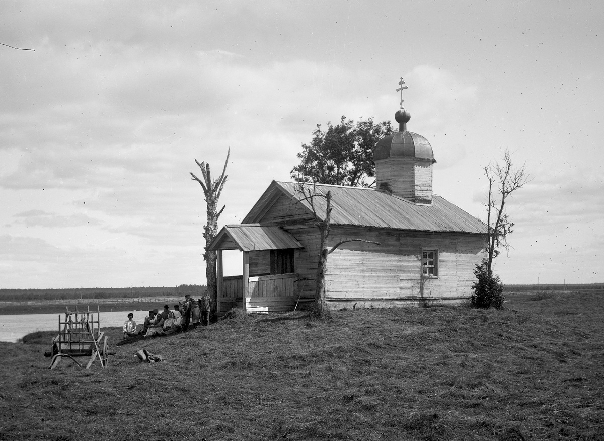Часовня св. Василия Великого и свв. Бориса и Глеба в посаде Крохино. Фото из книги Николая Макаренко "Путевые заметки и наброски о русском искусстве" (1914)