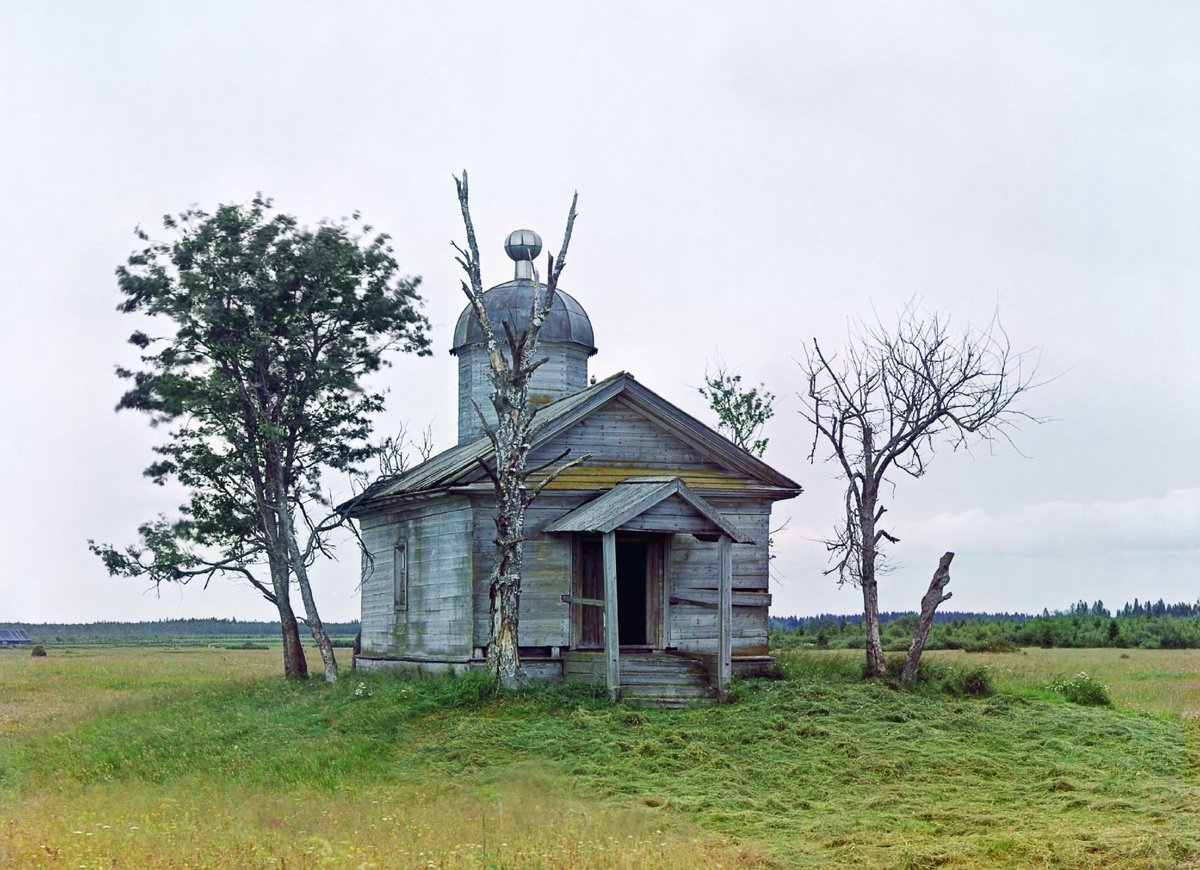 Часовня св. Василия Великого и свв. Бориса и Глеба в посаде Крохино. Фото М. М. Прокудина-Горского, 1909 год