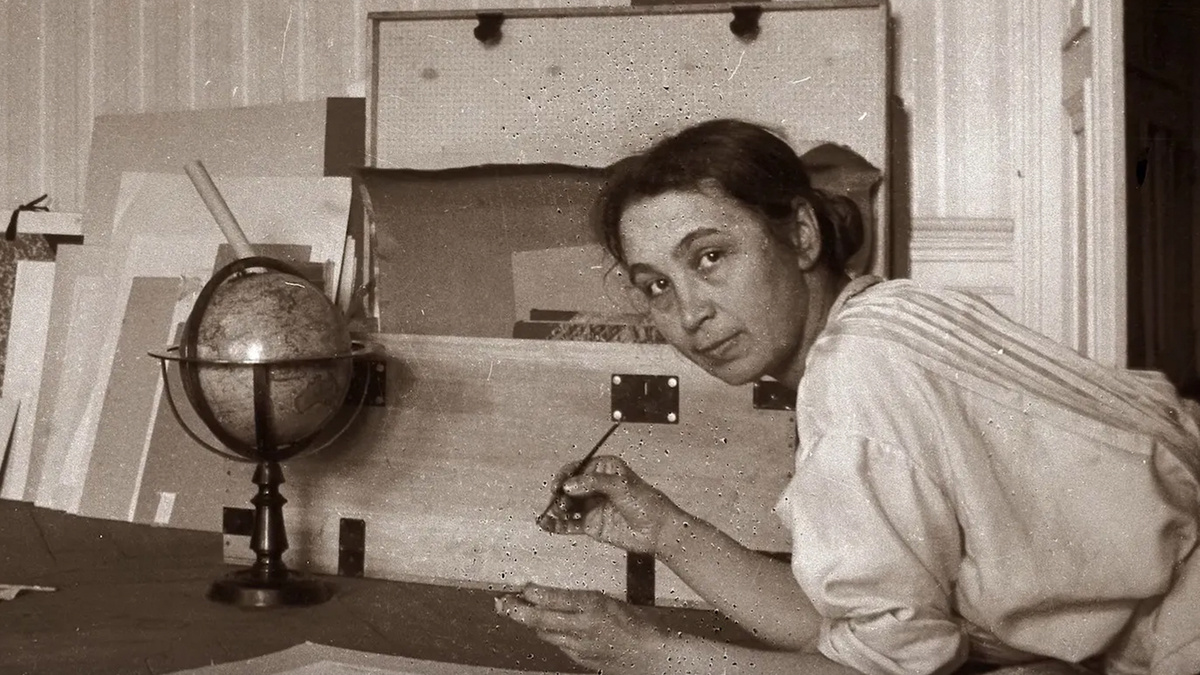 Наталья Сергеевна Гончарова (1881−1962 г.г.) за работой →