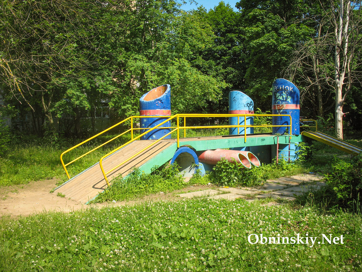 Детский двор на Звёздной