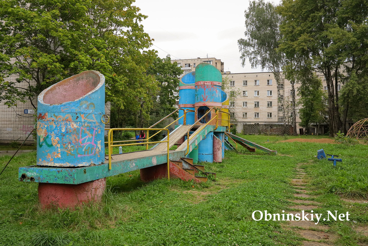 Детский двор на Звёздной