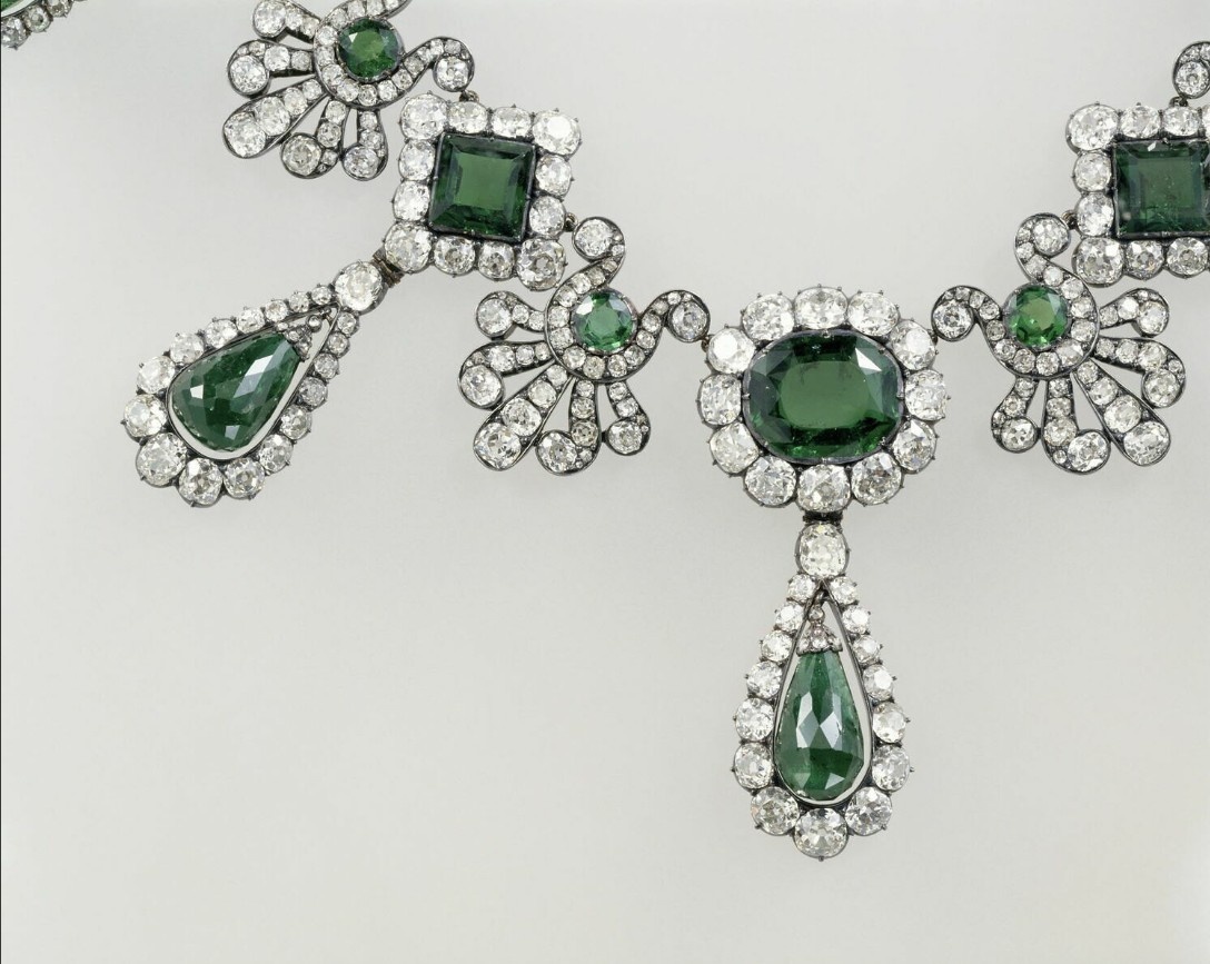 Ожерелье Марии-Луизы (фрагмент). Официальный сайт Лувра