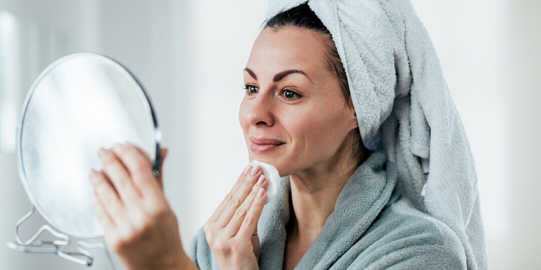 Разбираем с дерматологом, как правильно очищать кожу в 30+