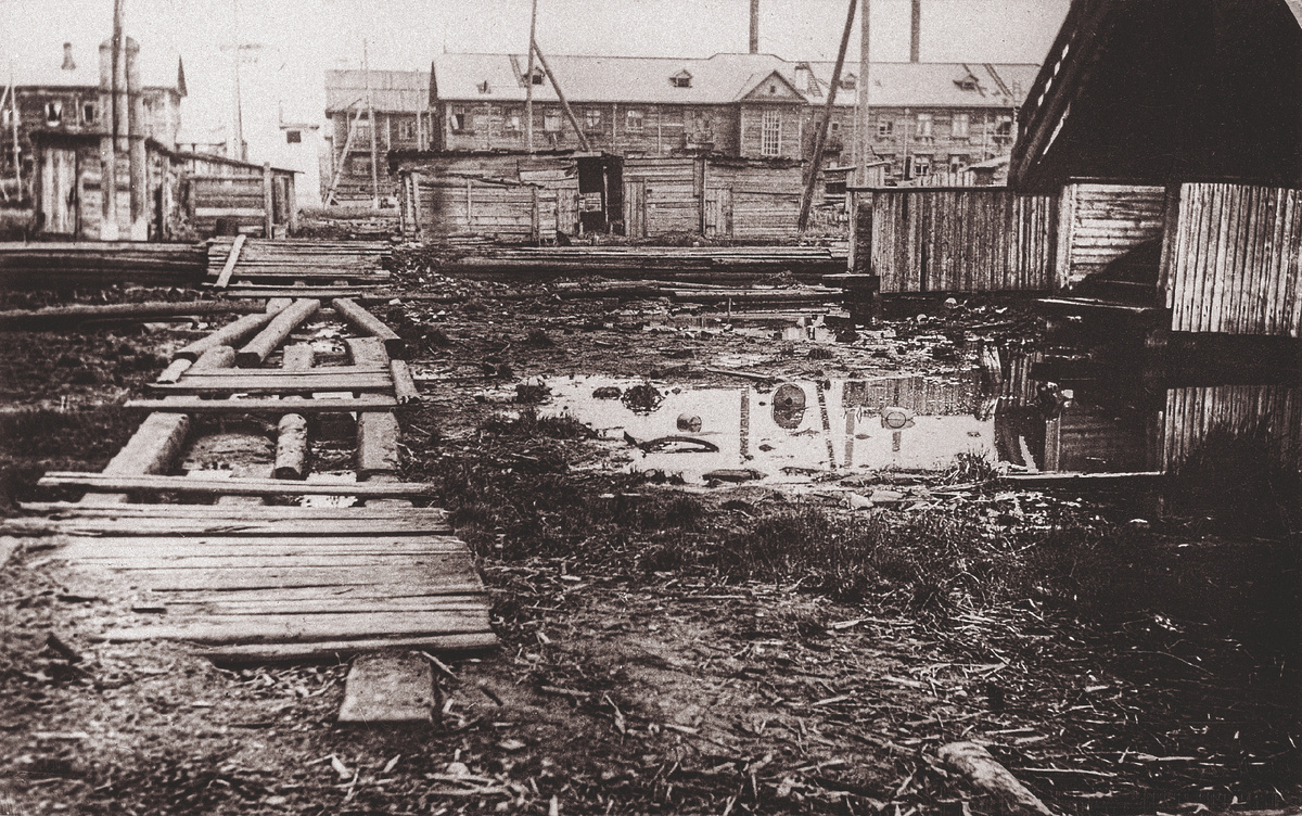 1944 год. На улицах и во дворах города сделать предстояло многое