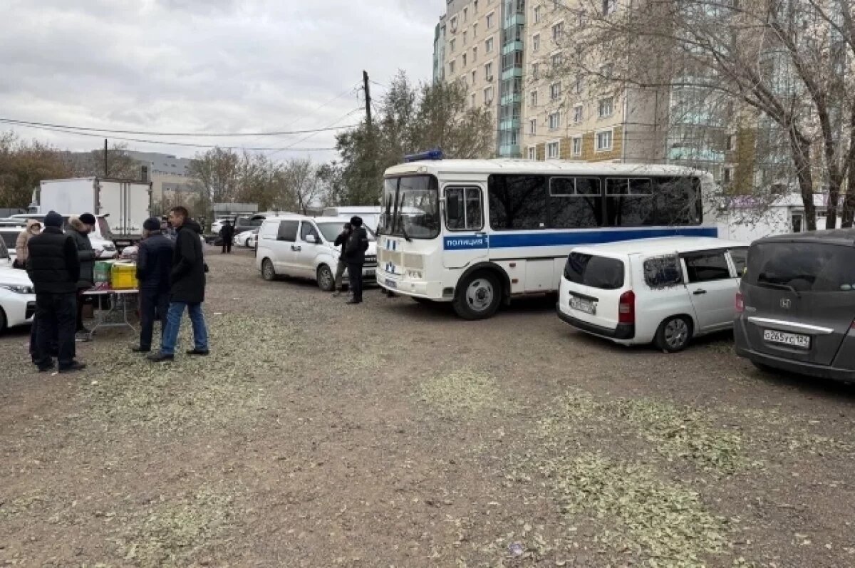    В Красноярске мигранты организовали стихийный рынок в Советском районе