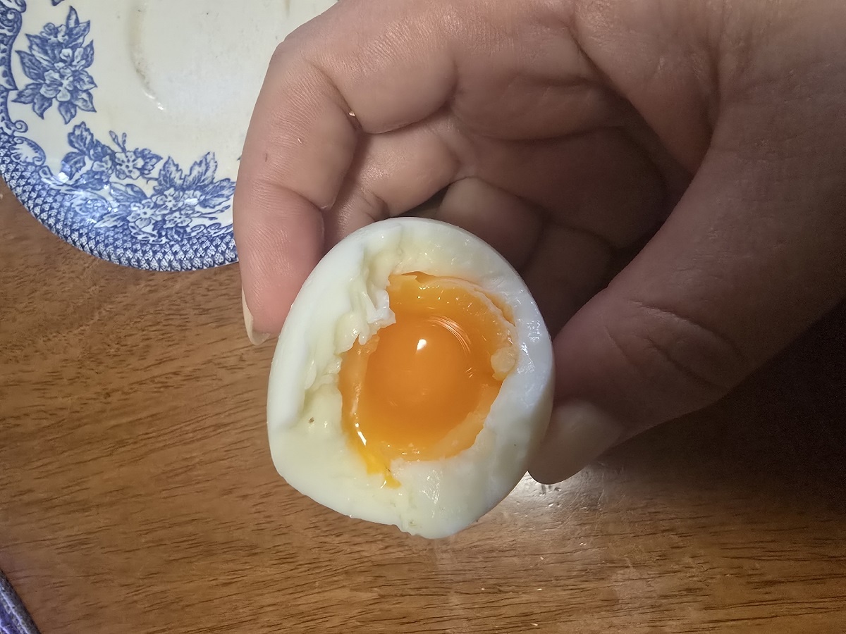    Это не соль: чем разбавить воду при варке яиц, чтобы скорлупа слезала одним касанием