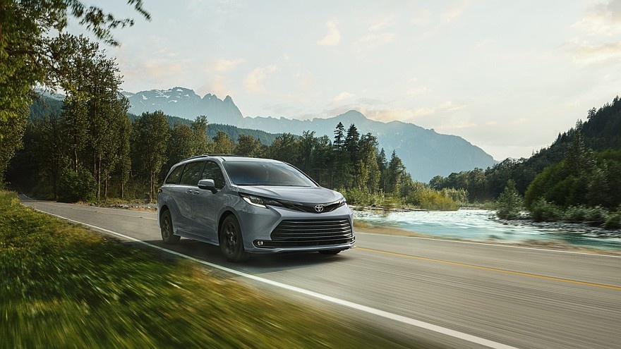    На фото: Toyota Sienna Woodland 2026 модельного года