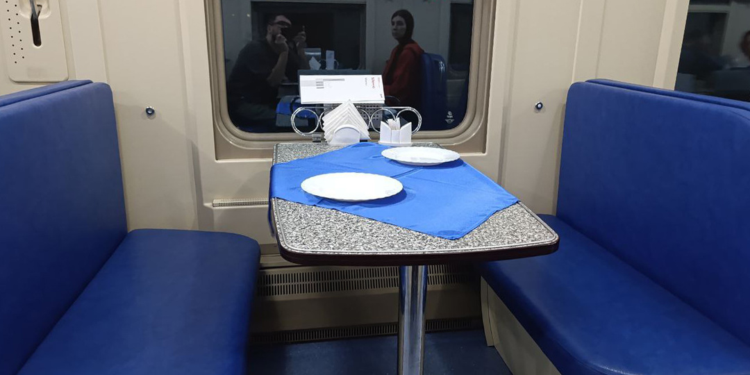Ужин в вагоне-ресторане. Чем кормит РЖД и сколько это стоит.