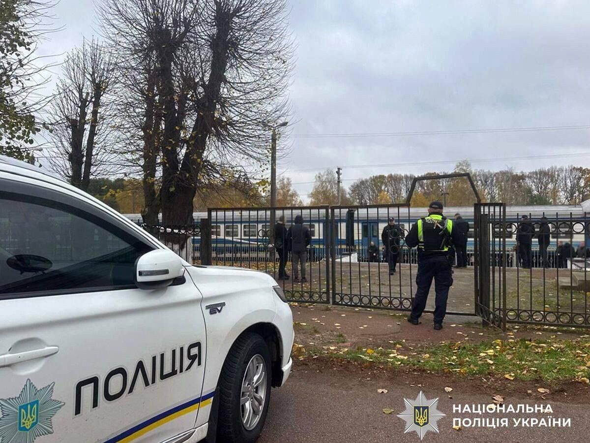    Сотрудники полиции на месте взрыва в поезде в Житомирской области, Украина© Фото : Национальная полиция Украины