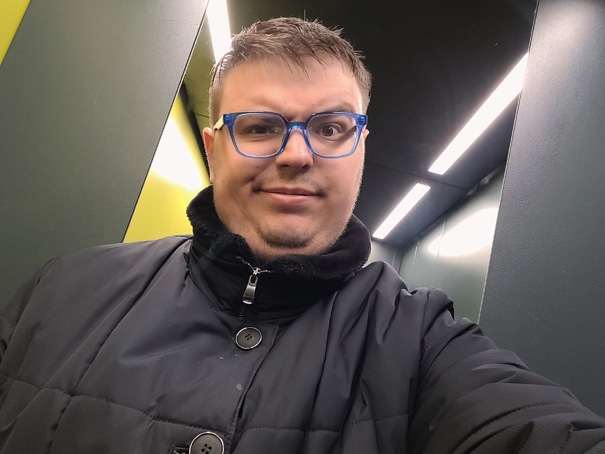 Себяшка в лифте. Фото: Михаил Лайф Влог 