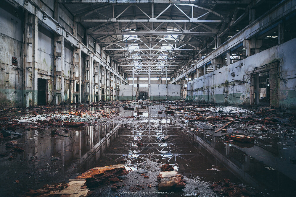 Бывший советский завод ныне