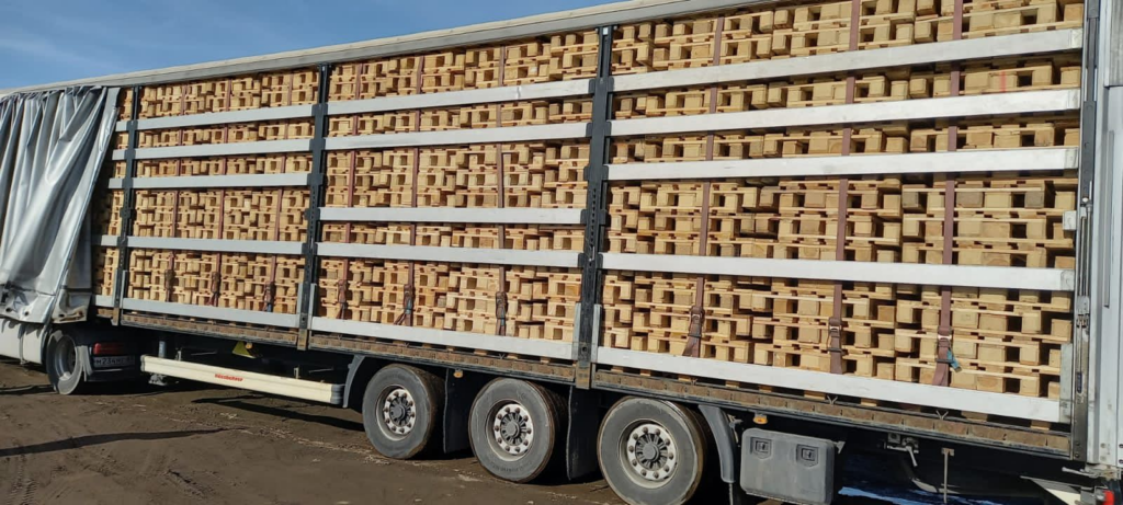 Сколько паллет помещается в фуру грузоподъёмностью 20 тонн?