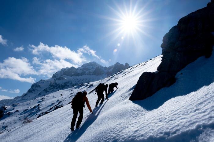 Появились новые данные о судьбе застрявших на вершине Манаслу российских альпинистов