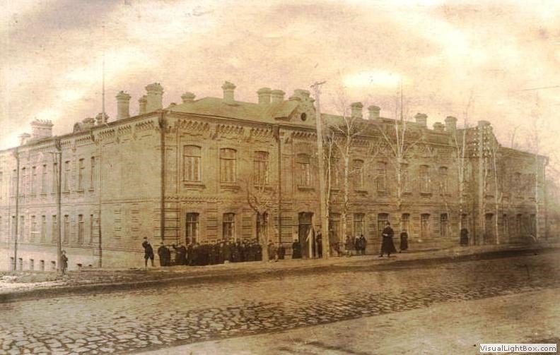 Учебный корпус ХШВТ в 1930-х. Источник: http://www.khrts.ru/