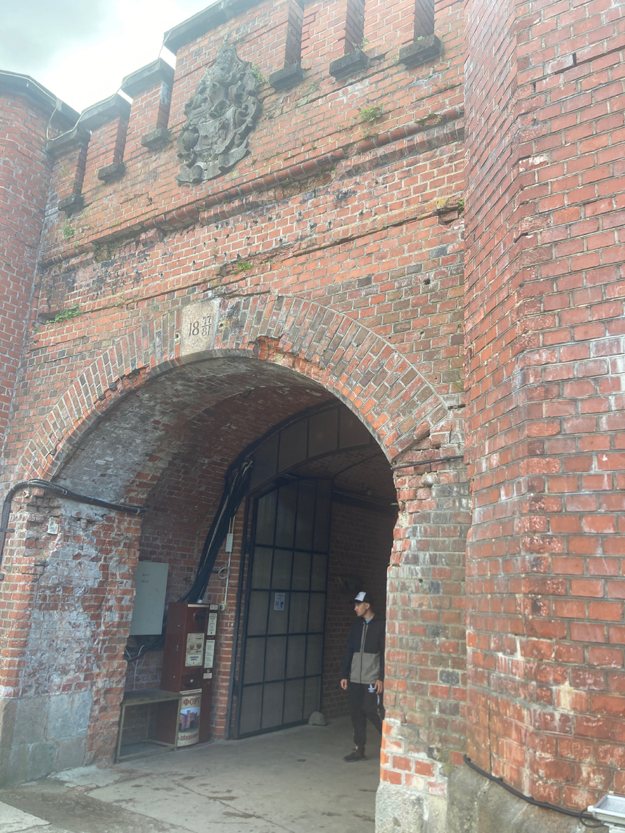 Главный вход 