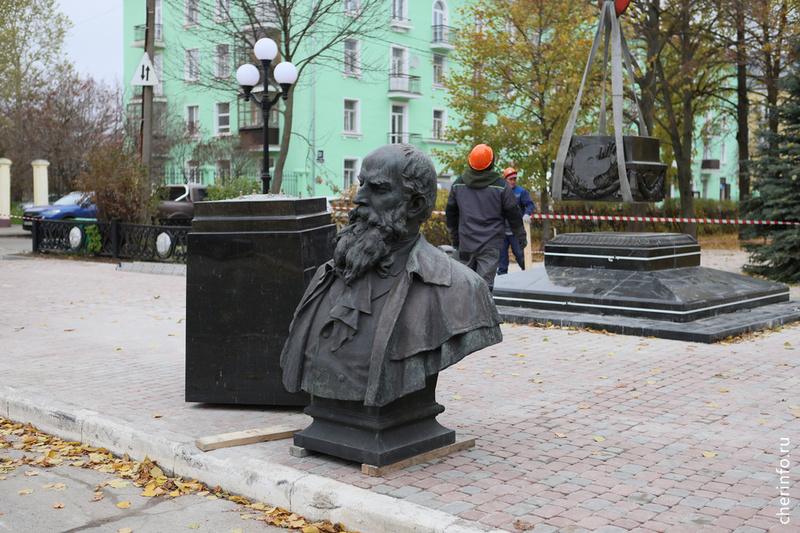    Реставрацией занималась вологодская организация "СтарГрад", специализирующаяся на работе с историческими памятниками. Сегодня бюст вернул