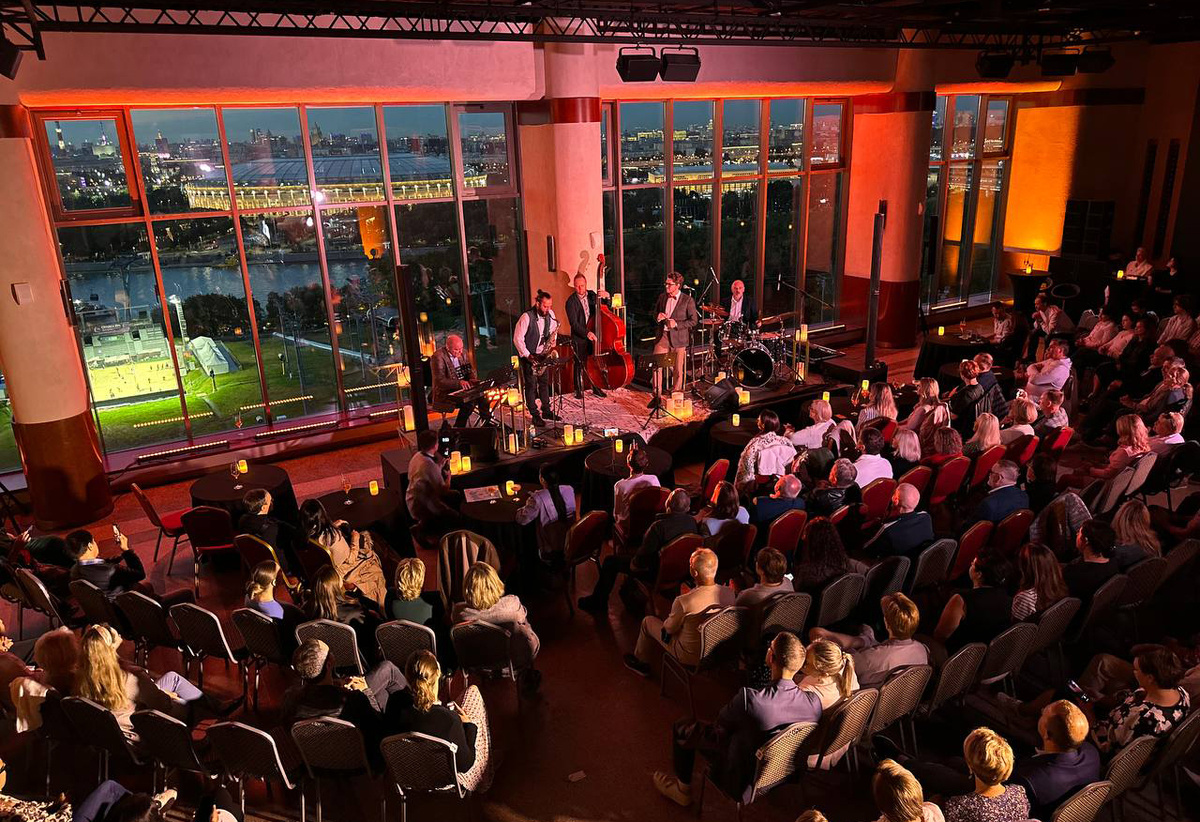    Воробьёвы Холл — отдельно стоящий особняк вдали от жилой застройки, что снимает ограничения по звукуАрхивы пресс-службы